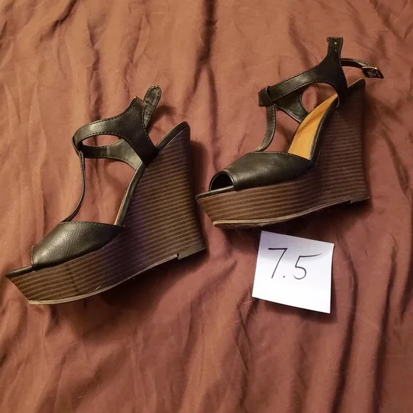 Candie's Shoes Candies Wedge Wooden Strappy Open Toe Sandal